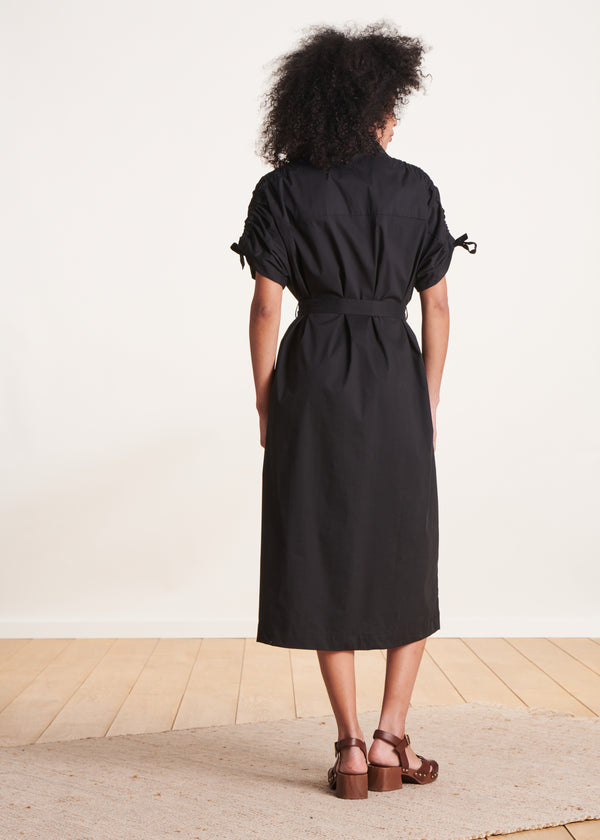 La Fée Maraboutée Robe Chemise Oversize Noire à Manches Courtes