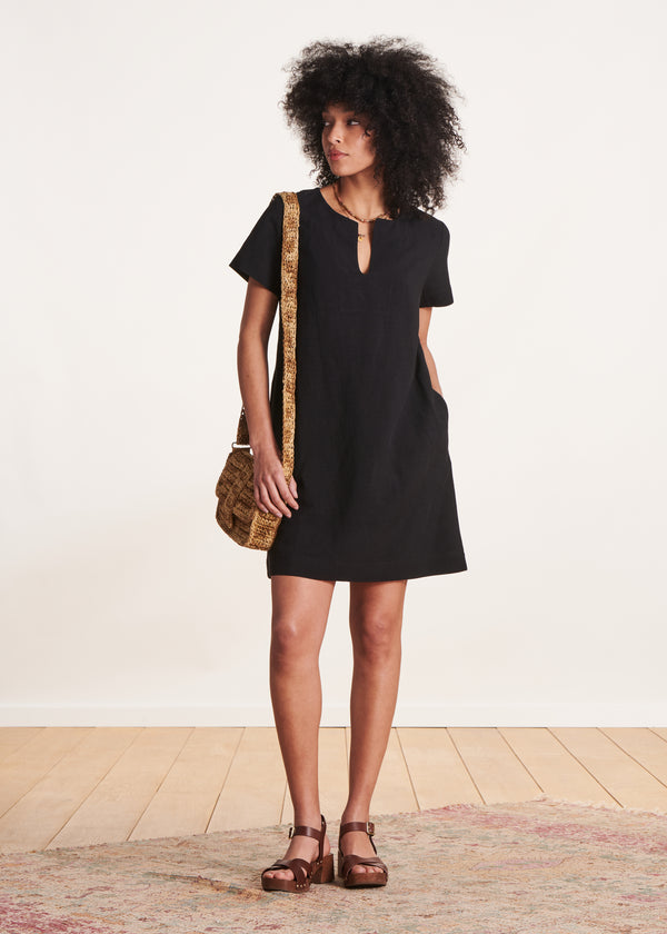 la fée maraboutée Robe courte droite noire à manches courtes
