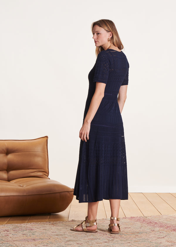La Fée Maraboutée Robe Longue Bleu Marine Manches Courtes En Maille Pointelle