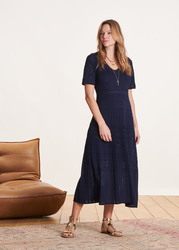 la fée maraboutée Robe longue bleu marine manches courtes en maille pointelle