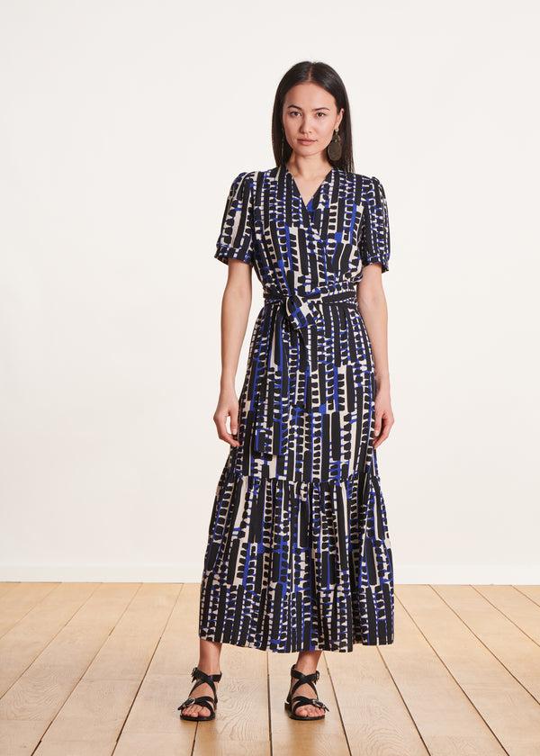la fée maraboutée Robe longue bleue à imprimé manches courtes la fée maraboutée Robe longue bleue à imprimé manches courtes