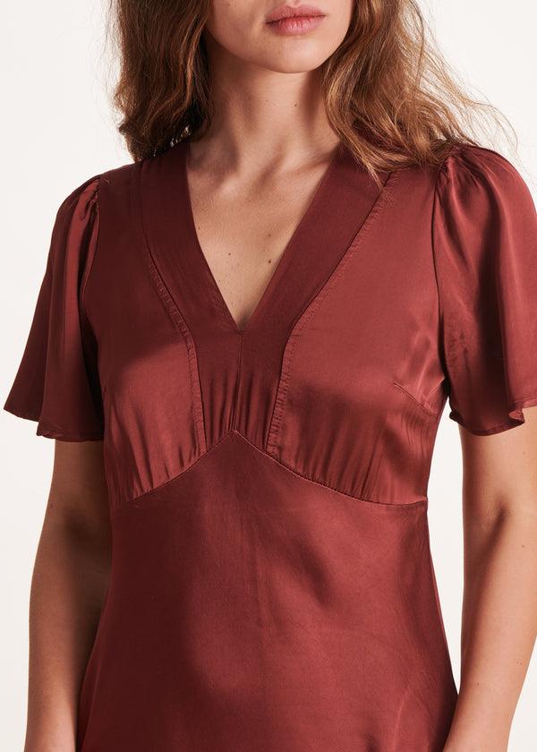 La Fée Maraboutée Robe Longue Cintrée Fluide Bordeaux à Manches Courtes