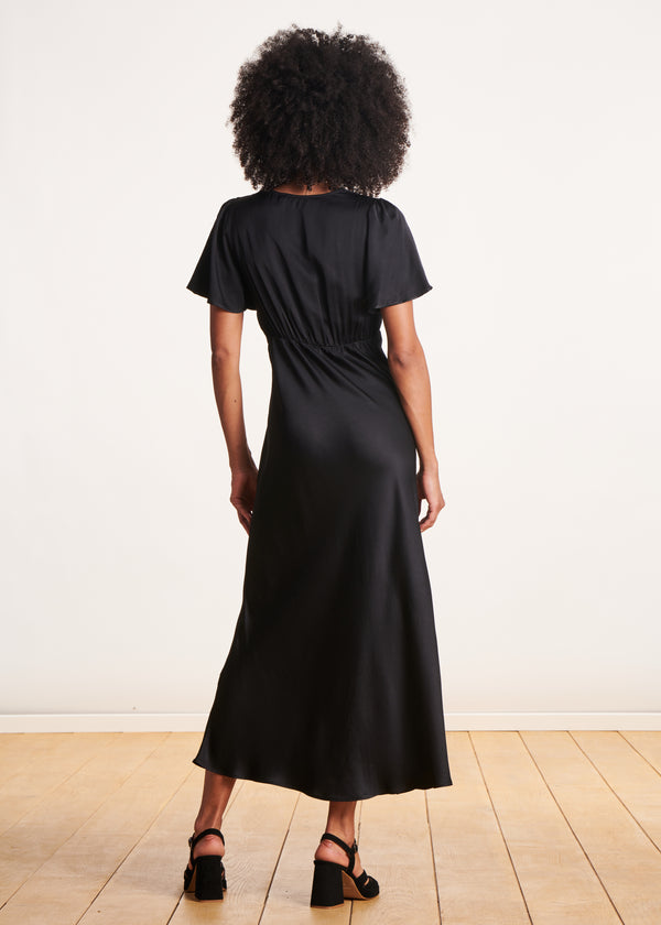 La Fée Maraboutée Robe Longue Cintrée Fluide Noire à Manches Courtes