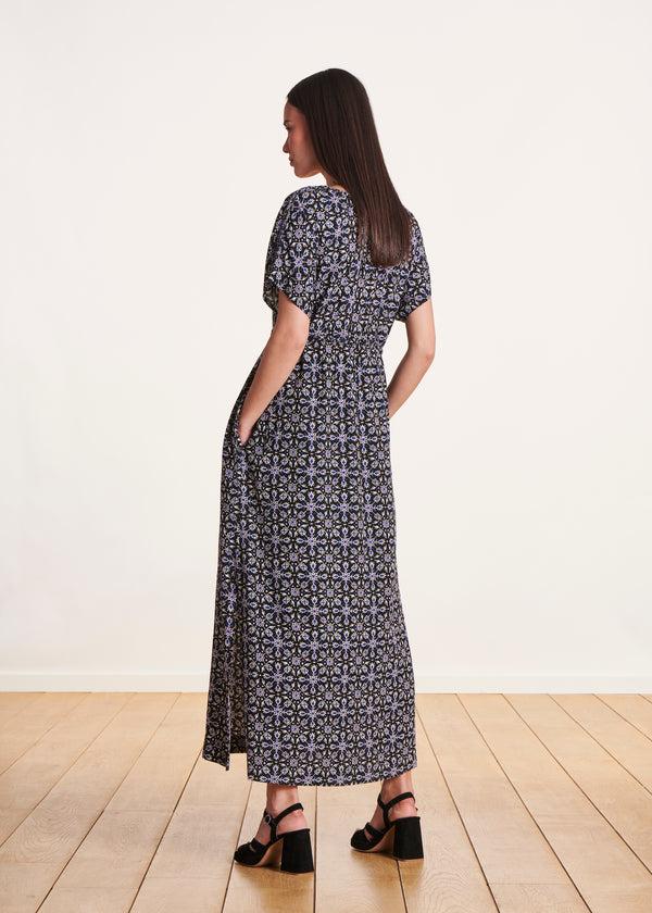 La Fée Maraboutée Robe Longue Cintrée Noire à Imprimé