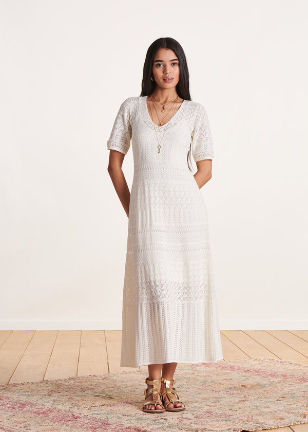 la fée maraboutée Robe longue écrue manches courtes en maille pointelle