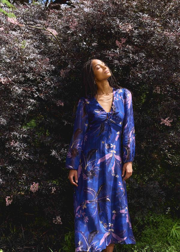 la fée maraboutée Robe longue en voile viscose/soie bleu à imprimé