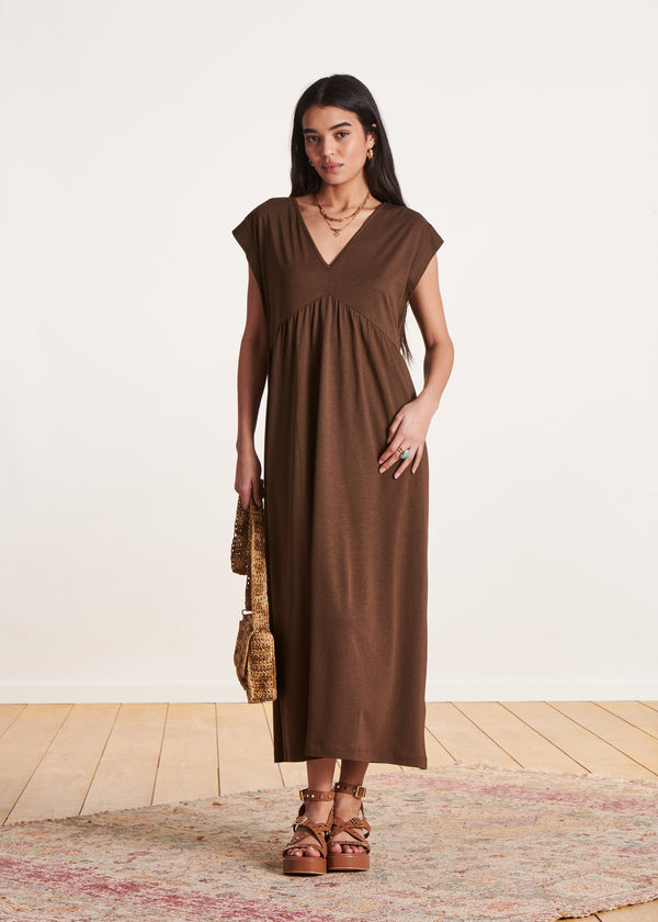 la fée maraboutée Robe mi-longue col V marron en lyocell