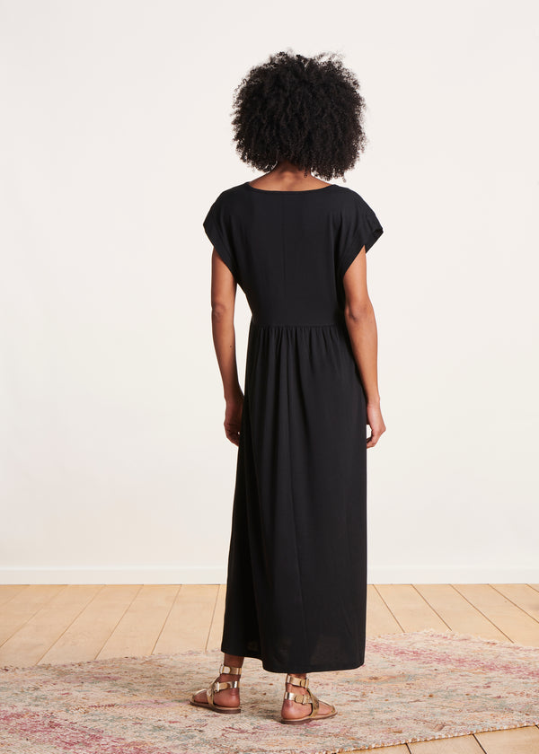 La Fée Maraboutée Robe Mi-longue Fluide Noire Manches Courtes