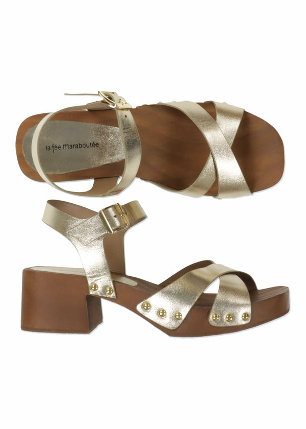 La Fée Maraboutée Sandales En Cuir Doré Avec Semelle Bois