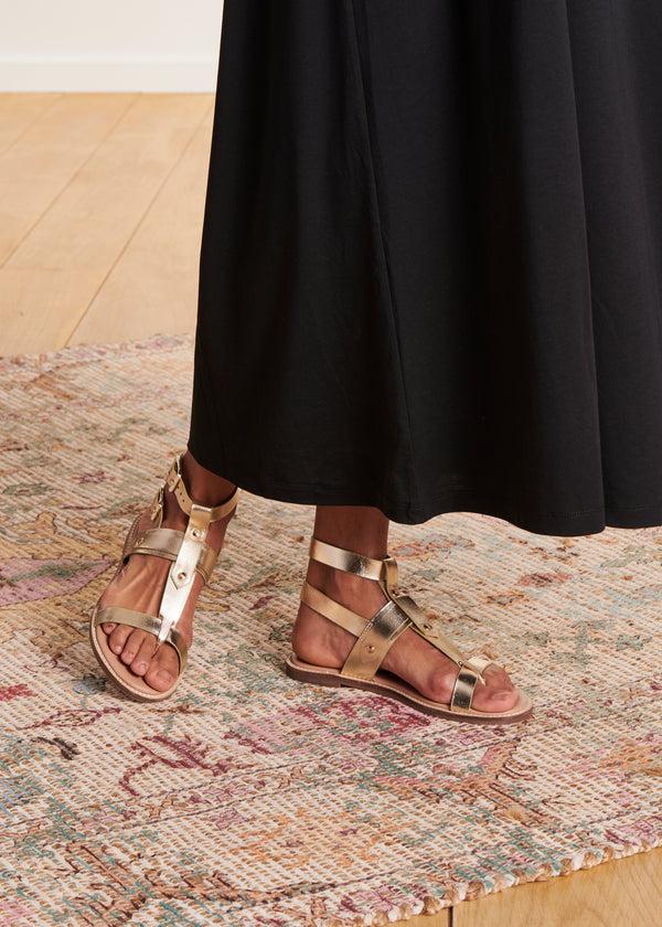 la fée maraboutée Sandales plates dorées multibrides en cuir