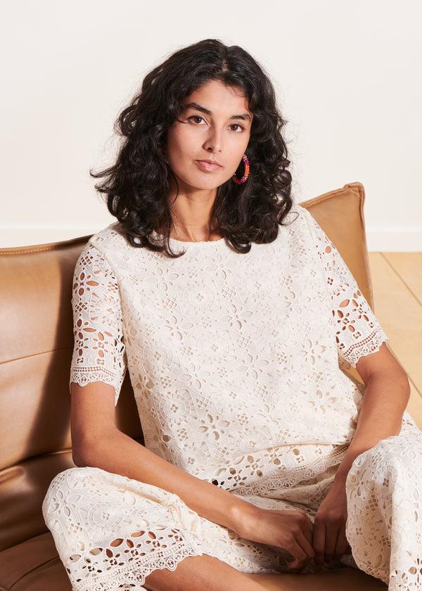 la fée maraboutée Top écru à manches courtes en dentelle