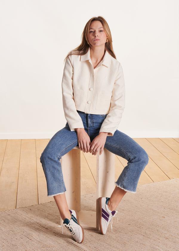 la fée maraboutée Veste courte en jacquard écru à col chemise