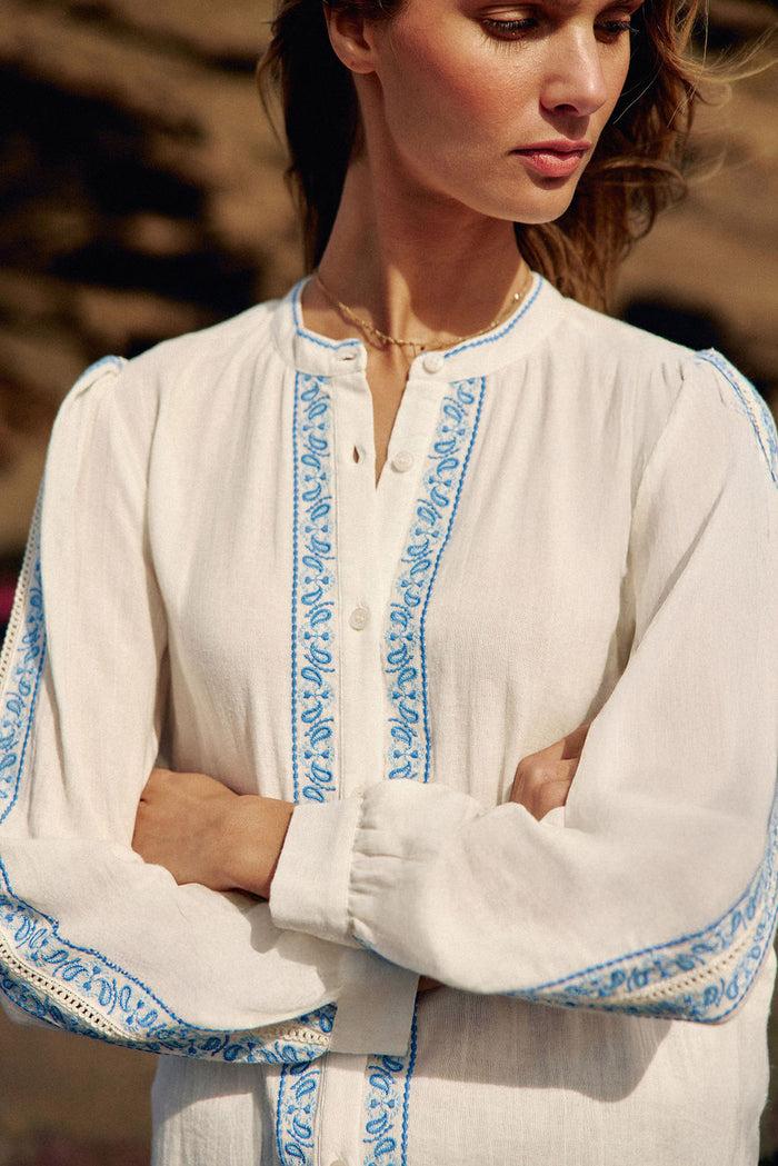 la petite étoile Blouse avec broderie blanc/bleu - Brielle