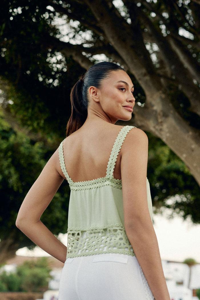 la petite étoile Débardeur court vert amande - Dua