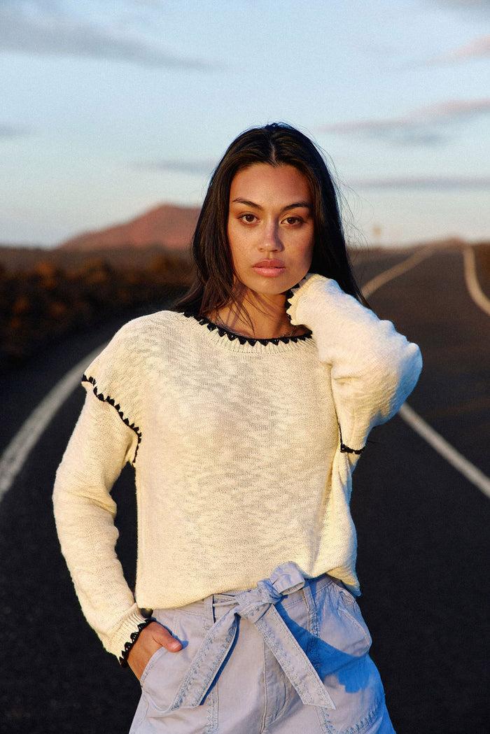 la petite étoile Pull col rond beige - Manuela