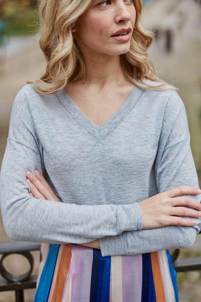 la petite étoile Pull col V gris - Melya