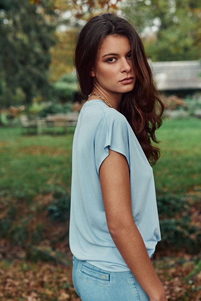 La Petite étoile T-shirt Col V Bleu Ciel - Marcelina