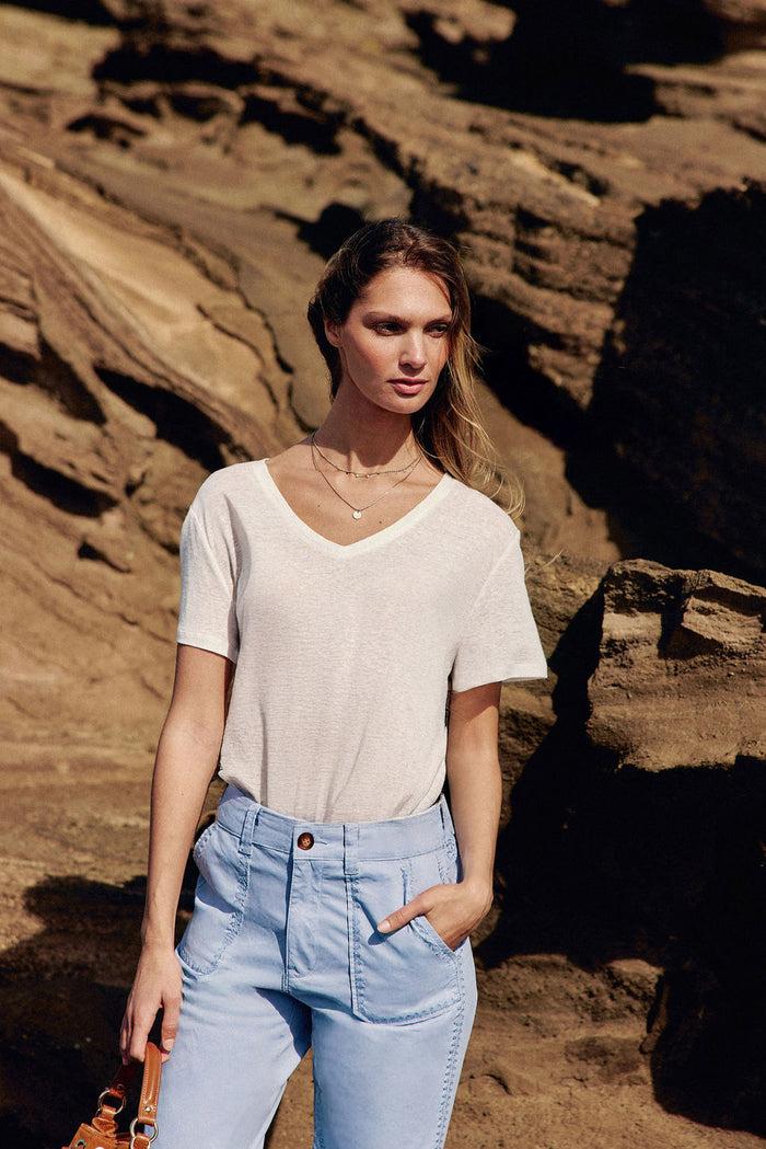 la petite étoile T-shirt col V écru - Thana