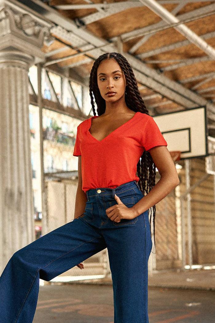 La Petite étoile T-shirt Col V Rouge - Elvie