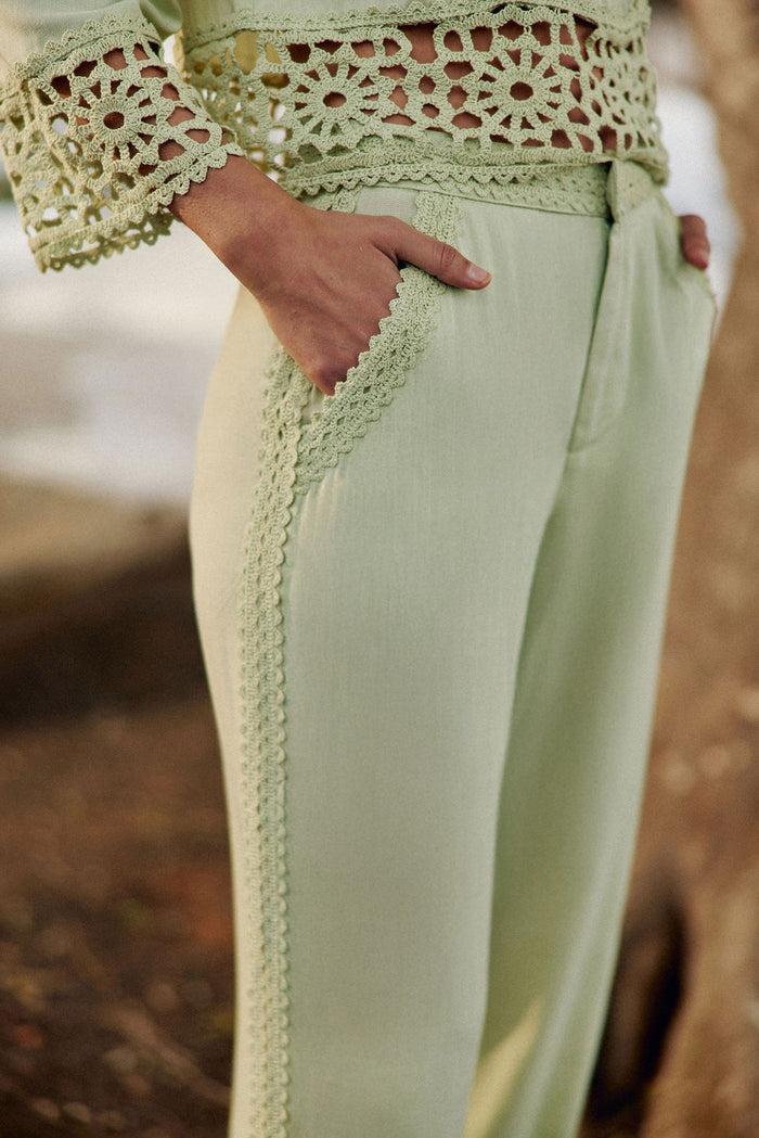 La Petite étoile Pantalon Droit Avec Détails Crochet Vert Amande - Priella