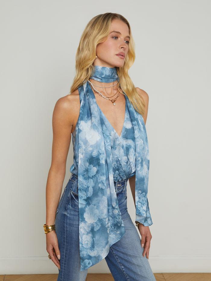 l'agence Body à col lavallière Ichirou Dusty Blue Multi Cloud Soft Floral