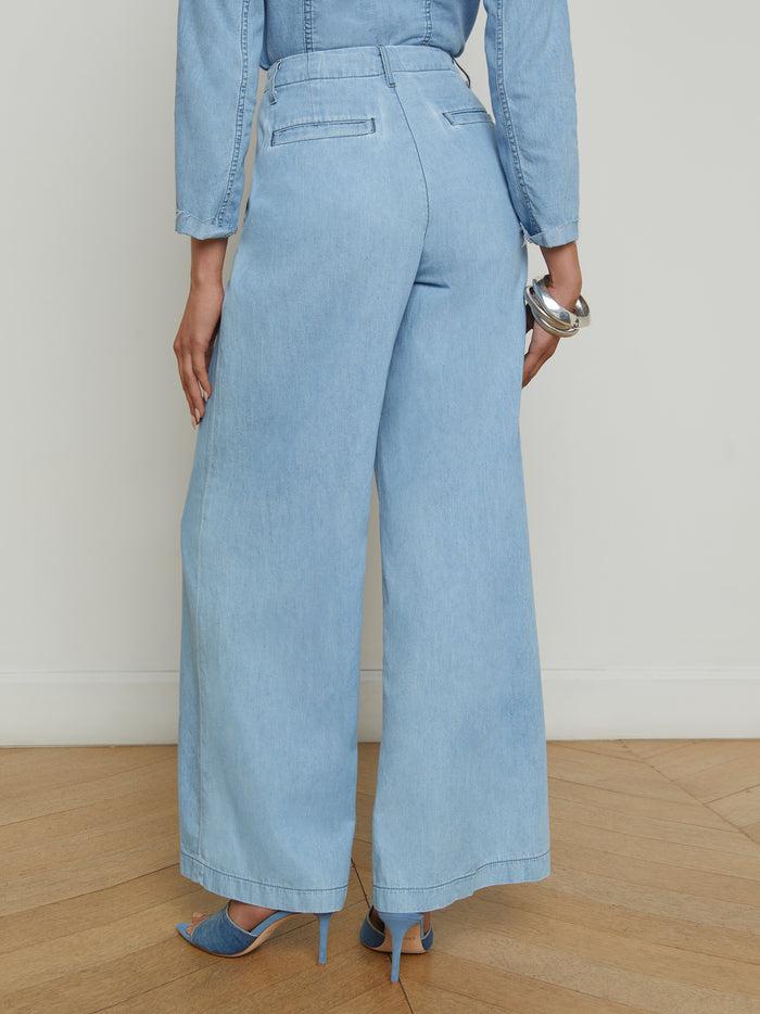 L'agence Jean Large Runa Lozano