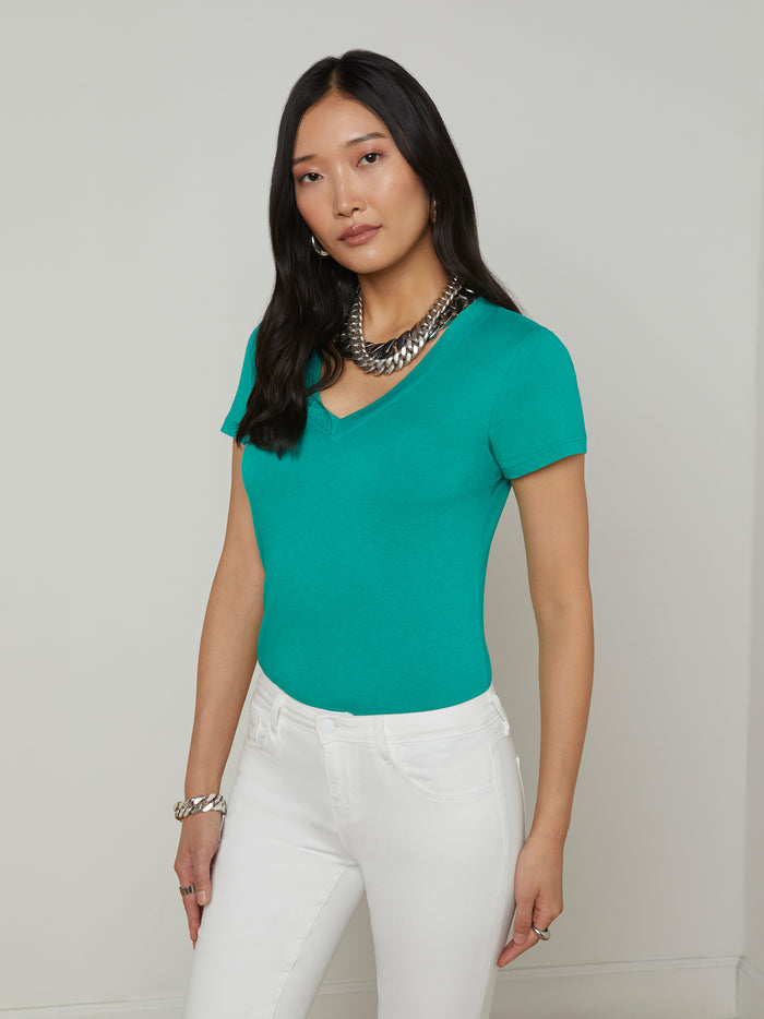 l'agence T-shirt en coton à col V Becca Bright Jade