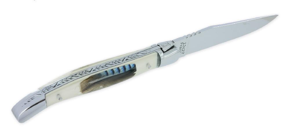 Laguiole Couteau Laguiole Arbalète Manche En Résine Acrylique Incrustation Plume De Geai Ressort Guilloché 1 Pièce 2 Mitres Finition Brillante 12cm