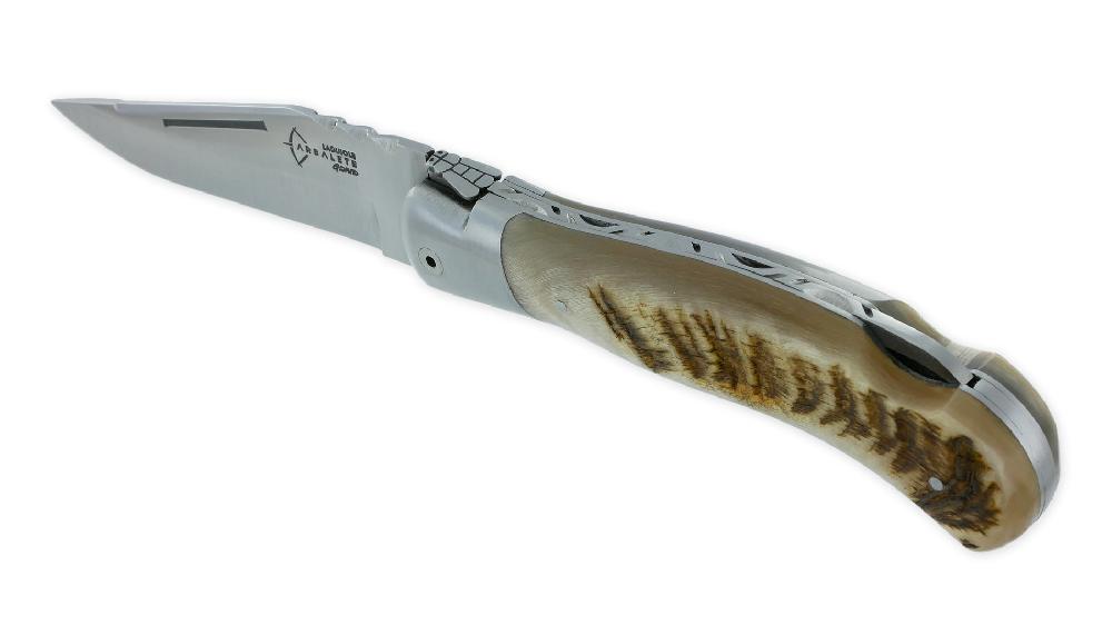 Laguiole Couteau Laguiole De Chasse Arbalète Manche Croute De Bélier Blond Finition Brossée 12cm
