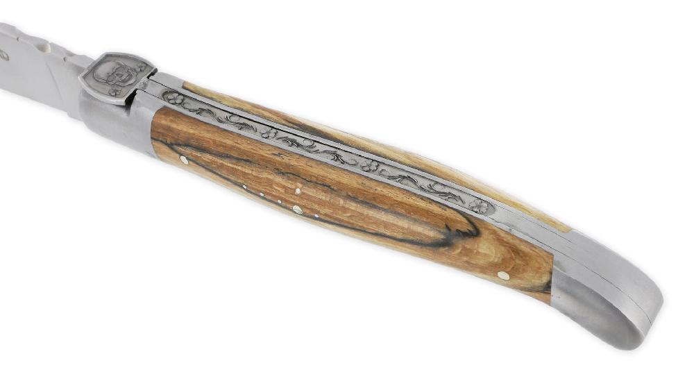 Laguiole Couteau Laguiole En Aubrac 1 Pièce 12 Cm Manche Bois D’Aubrac Ressort Gravé Mouche Forgée Prestige Tête De Mort 2 Mitres Inox Brossé