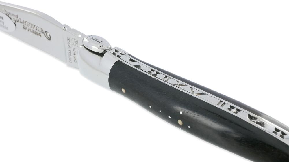 laguiole Couteau Laguiole en Aubrac 1 Pièce 12 cm Mouche en forme de Ballon de Rugby Manche Ebène 2 Mitres Inox Brillant