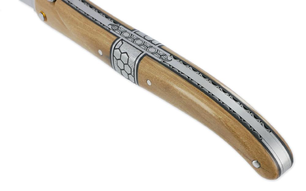 Laguiole Couteau Laguiole En Aubrac 1 Pièce 12 Cm Plein Manche En Croute D’Ivoire De Mammouth Mitre Centrale Et Ressort Ciselés Nid D’Abeille En Inox Brossé