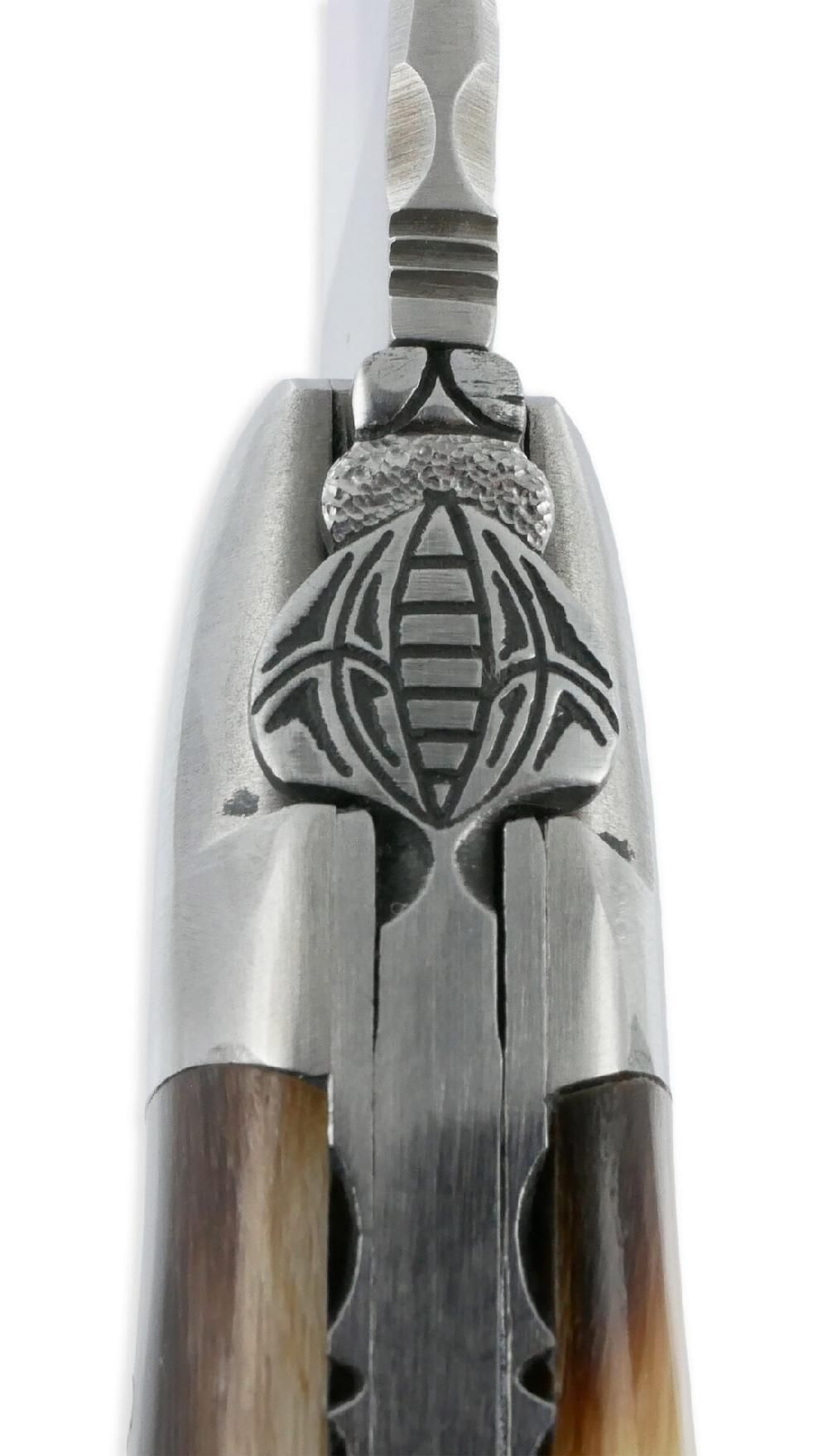 Laguiole Couteau Laguiole En Aubrac 1 Pièce 12 Cm Pointe De Corne Flammée 1 Mitre Inox Brossé Décoration Bourdon