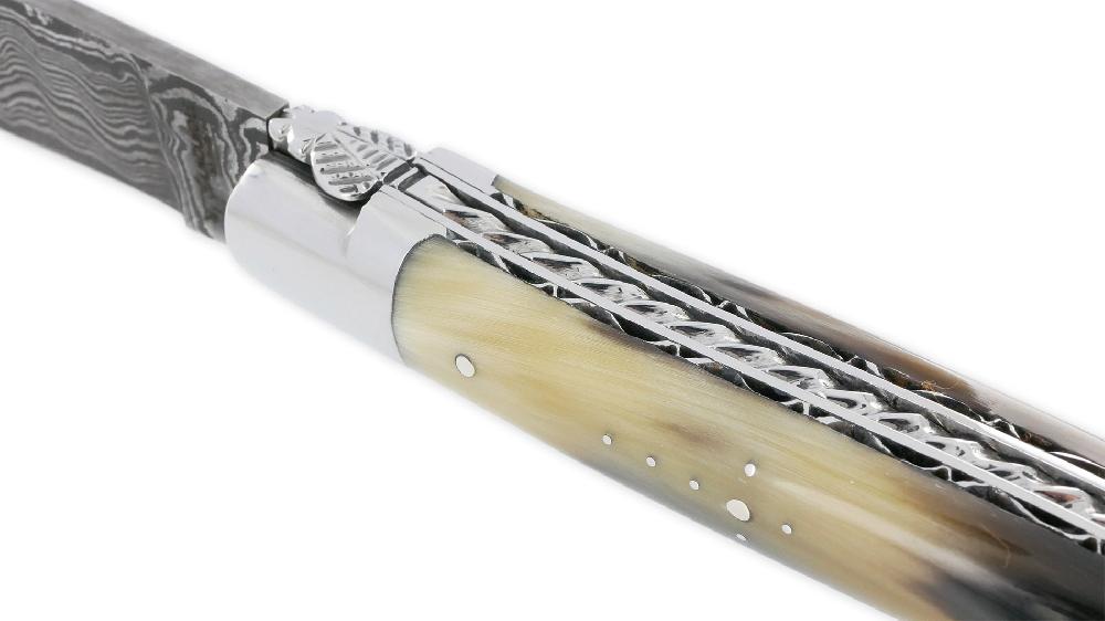 Laguiole Couteau Laguiole En Aubrac 1 Pièce 12cm 2 Mitres Inox Brillant Manche Pointe De Corne Flammée Ressort Spirale Double Platines Guillochées Main Lame Damas Feuilleté N°2