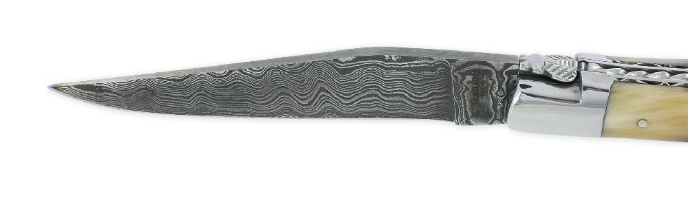 Laguiole Couteau Laguiole En Aubrac 1 Pièce 12cm 2 Mitres Inox Brillant Manche Pointe De Corne Flammée Ressort Spirale Double Platines Guillochées Main Lame Damas Feuilleté N°2