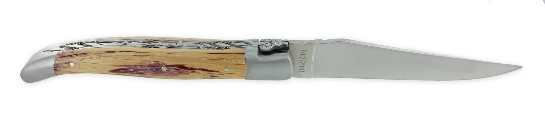 Laguiole Couteau Laguiole En Aubrac 1 Pièce 12cm Double Platines Et Ressort Guillochés à La Main Manche Bois De Barrique 2 Mitres Inox Brossé Mouche Prestige