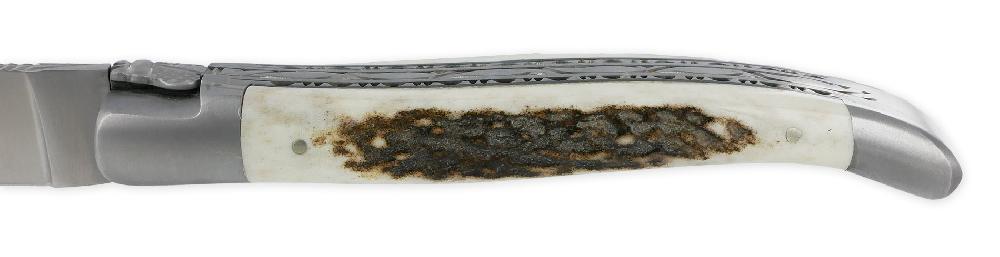 Laguiole Couteau Laguiole En Aubrac 1 Pièce 12cm Manche Bois De Cerf Mitres Inox Brossé Double Platines Et Ressort Guillochés Finition Brossée NUM1
