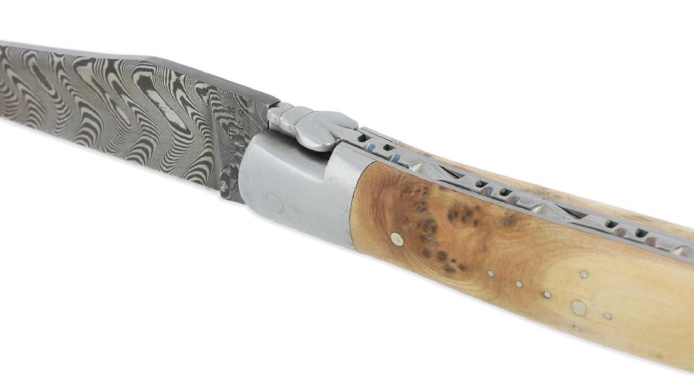 Laguiole Couteau Laguiole En Aubrac 1 Pièce 12cm Manche Genévrier 2 Mitres Inox Brossé Lame Damas Balbach