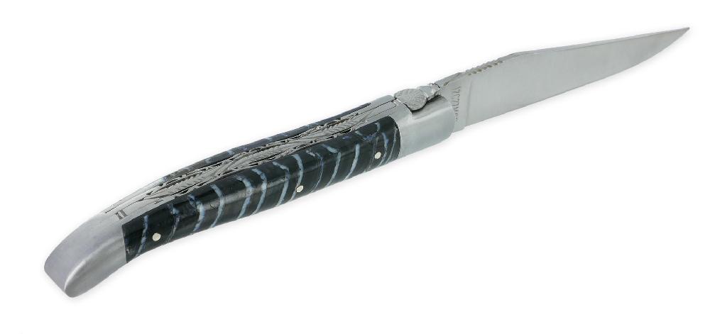 Laguiole Couteau Laguiole En Aubrac 1 Pièce 12cm Manche Molaire De Mammouth Bleu 2 Mitres Inox Brossé Double Platines Et Ressort Guillochés Finition Brossée