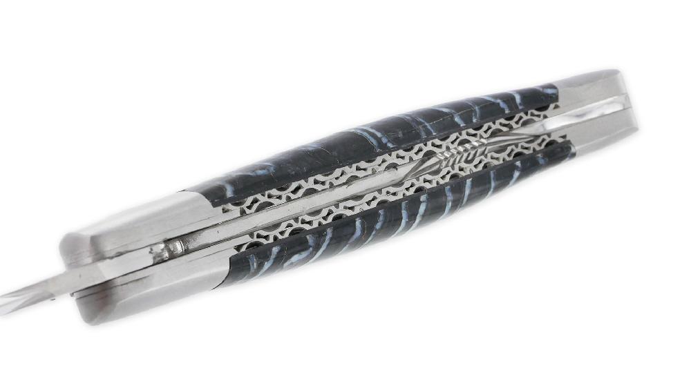 Laguiole Couteau Laguiole En Aubrac 1 Pièce 12cm Manche Molaire De Mammouth Bleu 2 Mitres Inox Brossé Double Platines Et Ressort Guillochés Finition Brossée