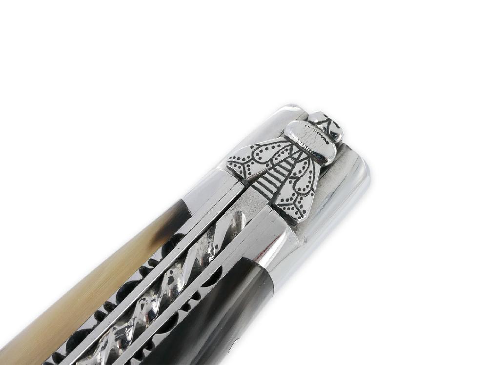 laguiole Couteau Laguiole en Aubrac 1 pièce 12cm Pointe de Corne Flammée 2 Mitres Inox Brillant Double Platines et Ressort Spirale Guillochés Mouche Prestige Finition Brillante NUM3