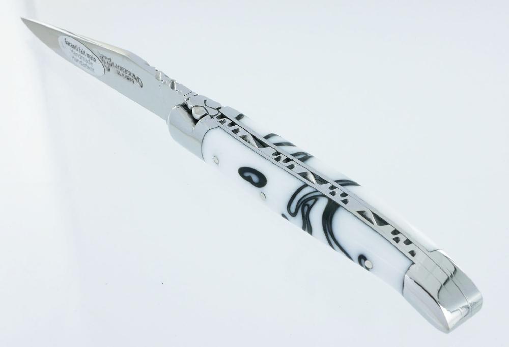 laguiole Couteau Laguiole en Aubrac 1 pièce Guimauve Blanc Manche Acrylique 2 Mitres Inox brillant 10cm