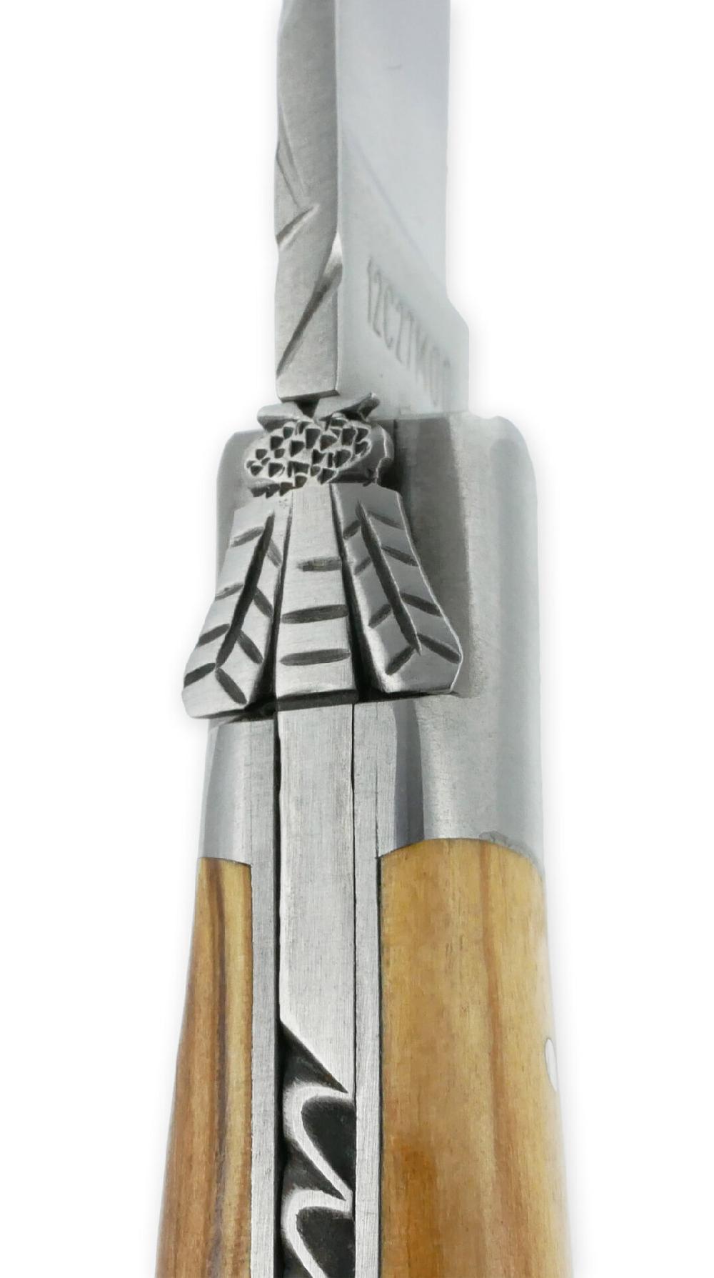 Laguiole Couteau Laguiole En Aubrac L’Elégant 1 Pièce 12cm Manche Olivier 2 Mitres Inox Brossé Ressort Guilloché Feuillage Mouche Prestige