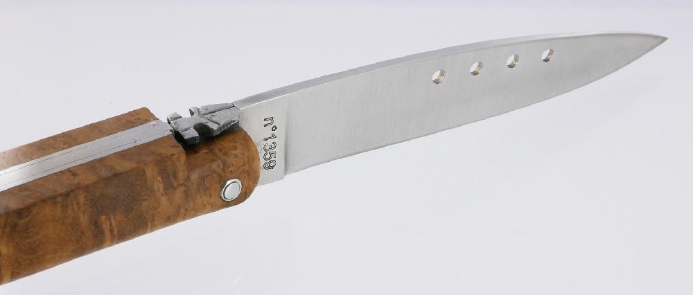 Laguiole Couteau Laguiole En Aubrac Origine Paquebot FRANCE Le Marine Plein Manche En Teck Et Aluminium Hublots Sur La Lame Série Numérotée Et Limitée Finition Brossée