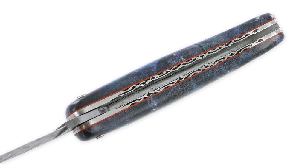 Laguiole Couteau Laguiole En Aubrac Prestige 1 Pièce 12 Cm Double Platines Et Ressort Guillochés Manche En Loupe De Sureau Vert Et Bleu Finition Brossée Mouche Prestige Lame Damas PIECE UNIQUE