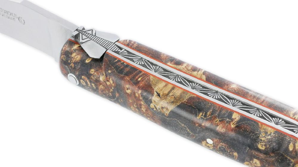 Laguiole Couteau Laguiole En Aubrac Prestige 1 Pièce 12 Cm Ressort Guilloché Manche En Loupe De Sureau Marron Finition Brossée Mouche Prestige PIECE UNIQUE