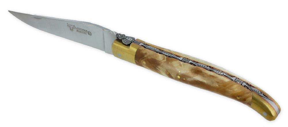 Laguiole Couteau Pliant Prestige Laguiole En Aubrac Le Bijou Manche En Fourche De Peuplier 2 Mitres Dorées En Laiton Platines Cuivre Mouche Prestige PIECE UNIQUE