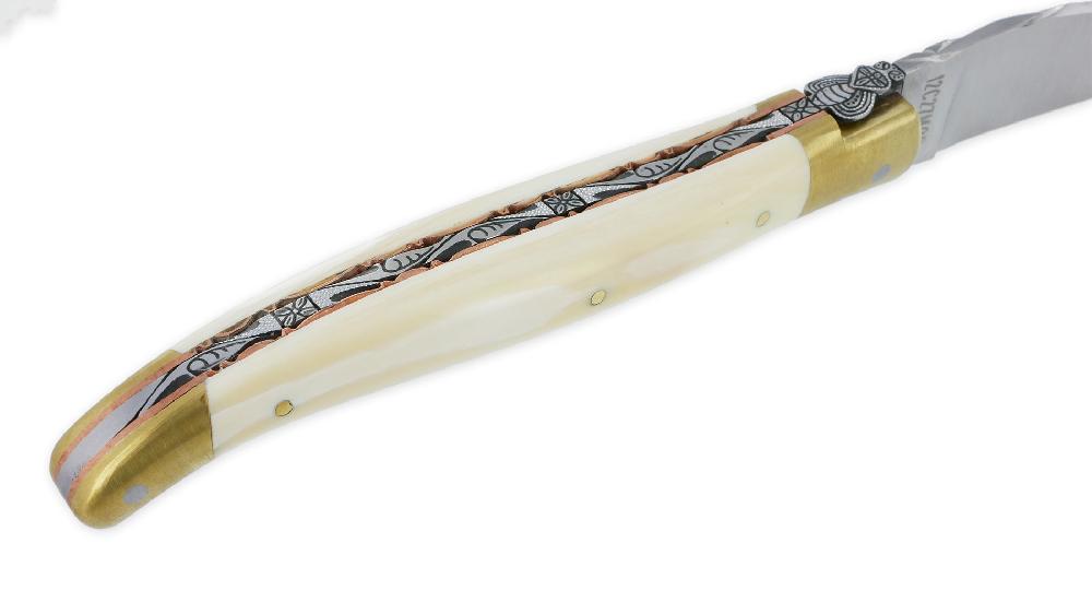 Laguiole Couteau Pliant Prestige Laguiole En Aubrac Le Bijou Manche En Phacochère 2 Mitres Dorées En Laiton Platines Cuivre Mouche Prestige Bijou N°1