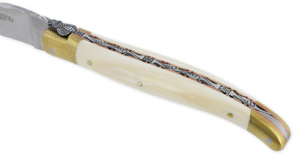laguiole Couteau Pliant Prestige Laguiole en Aubrac Le Bijou Manche en Phacochère 2 Mitres Dorées en Laiton Platines Cuivre Mouche Prestige Bijou N°1