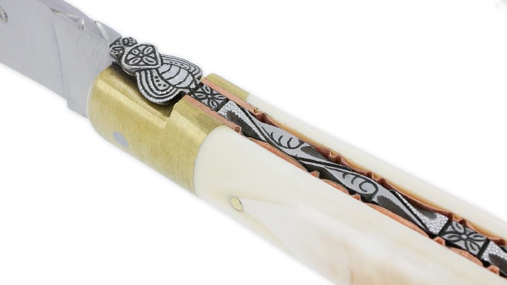 Laguiole Couteau Pliant Prestige Laguiole En Aubrac Le Bijou Manche En Phacochère 2 Mitres Dorées En Laiton Platines Cuivre Mouche Prestige Bijou N°2